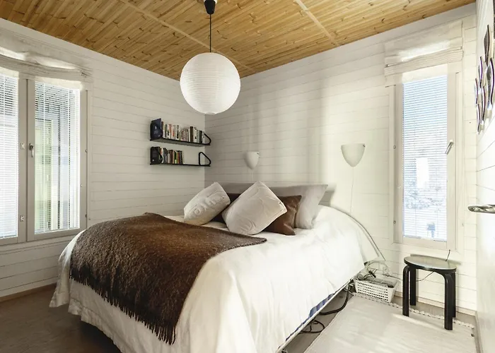 Luxury Wilderness On Private Peninsula Villa